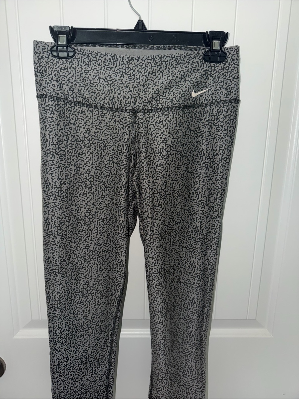 Nike Women’s Printed High-Rise Leggings - Gray & Black